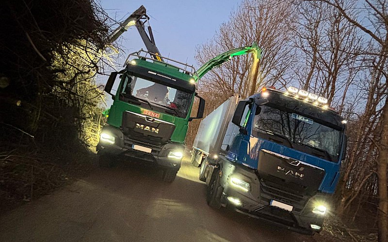 Hilden Hackgut und Transport bei der Arbeit 2